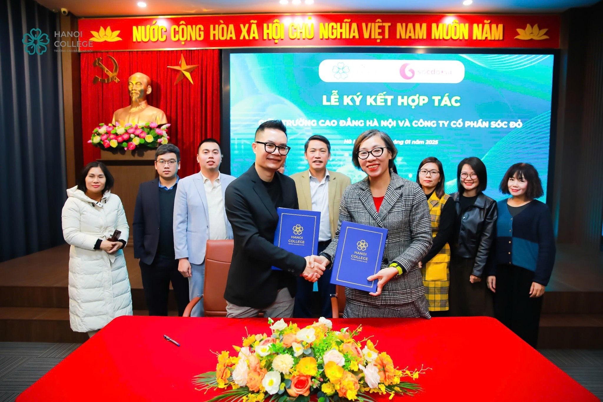 Ký kết hợp đồng hợp tác giữa công ty Cổ phần Sóc Đỏ và trường Cao Đẳng Hà Nội