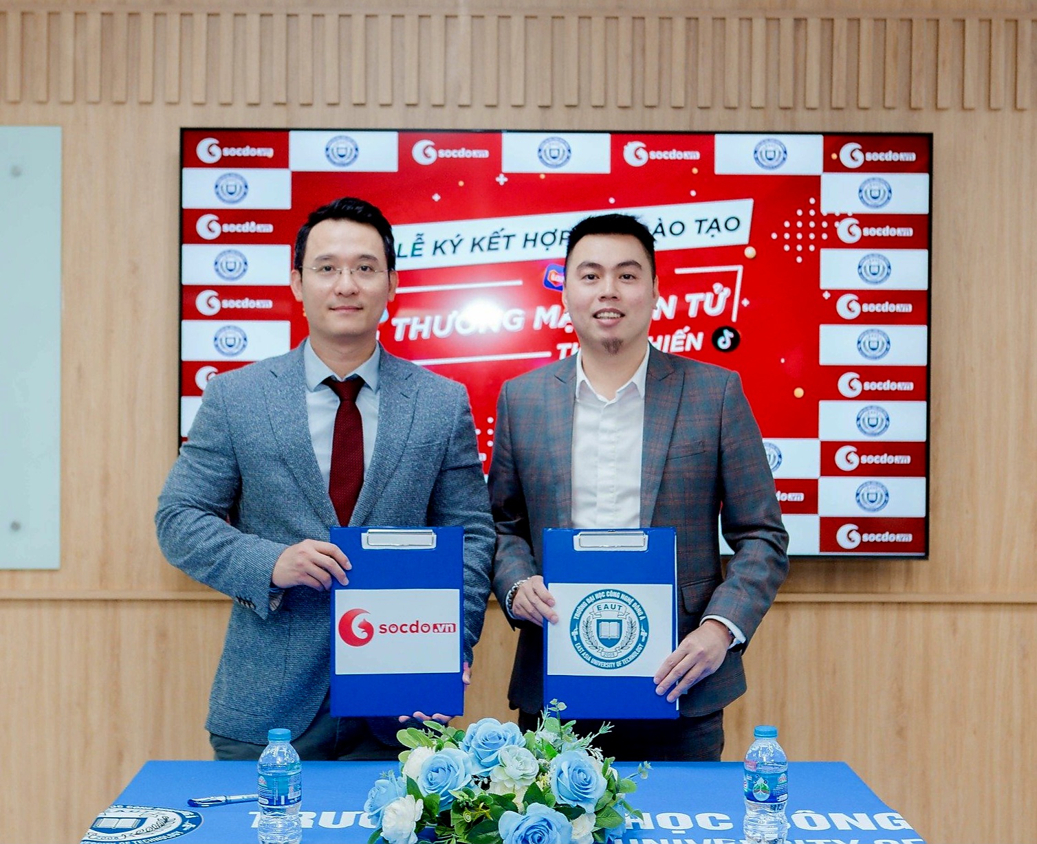 Lễ ký kết hợp tác đào tạo về Thương mại điện tử thực chiến giữa công ty CP Sóc Đỏ và trường Đại học Công nghệ Đông Á